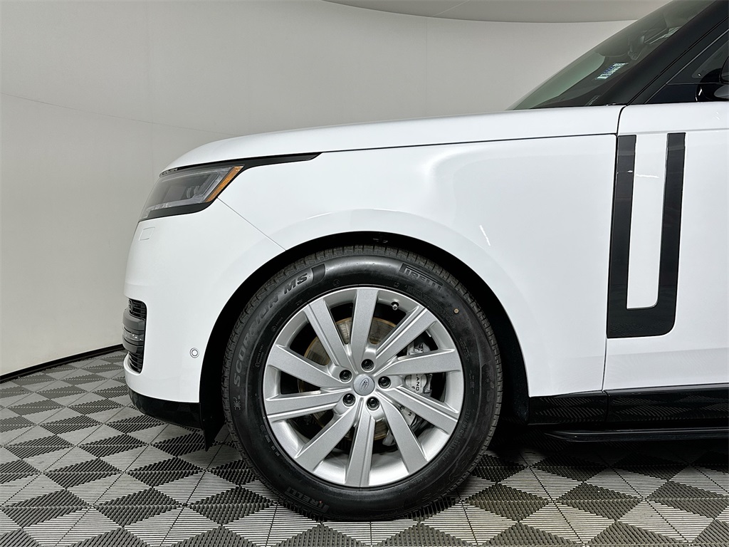 2025 Land Rover Range Rover SE photo 7