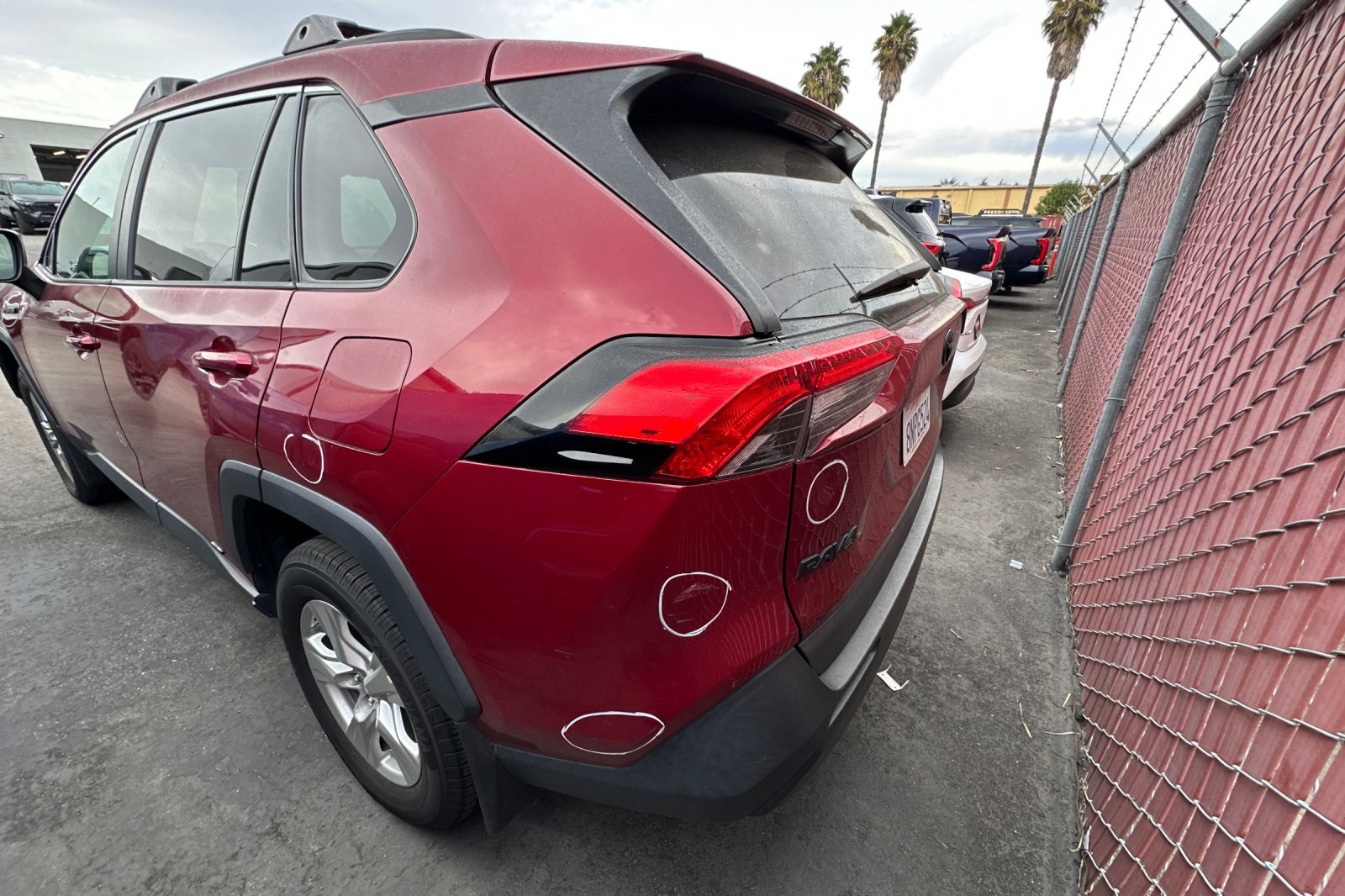 2020 Toyota RAV4 Hybrid LE photo 3