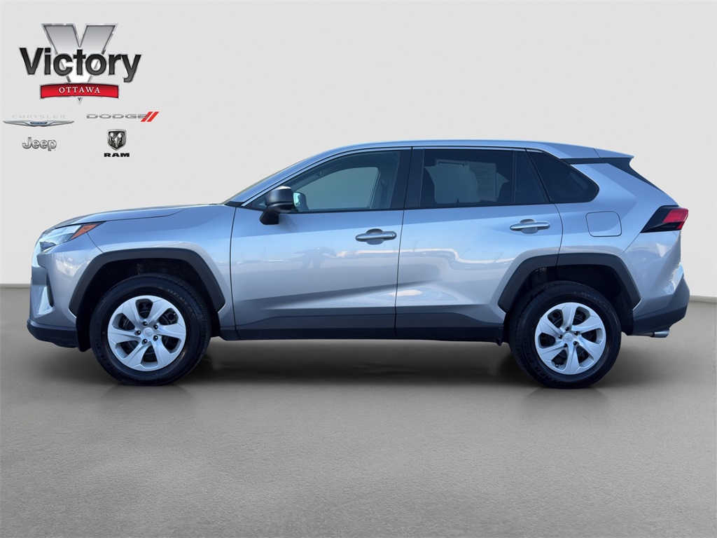 2024 Toyota RAV4 LE photo 3