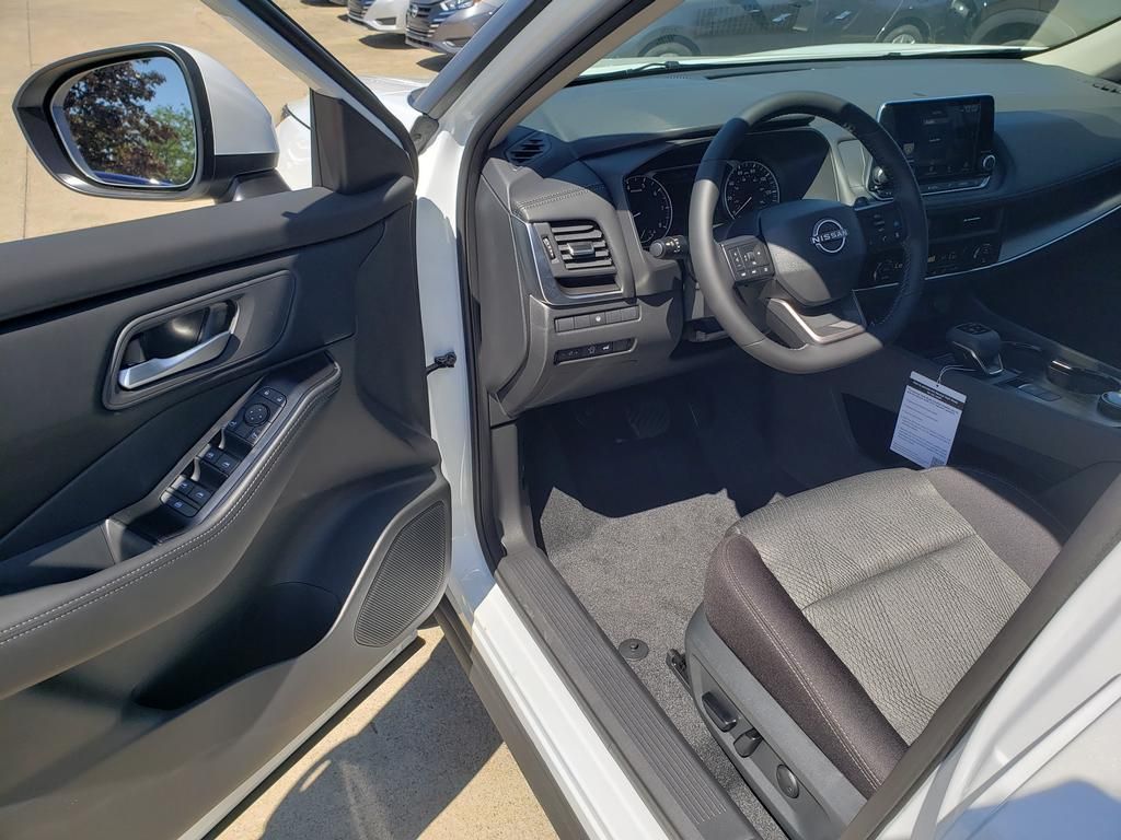 2026 Nissan Rogue SV photo 7