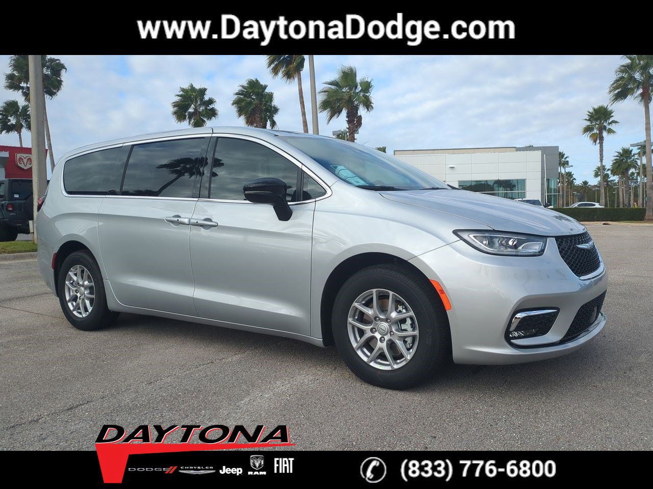 2026 Chrysler Pacifica Select's photo