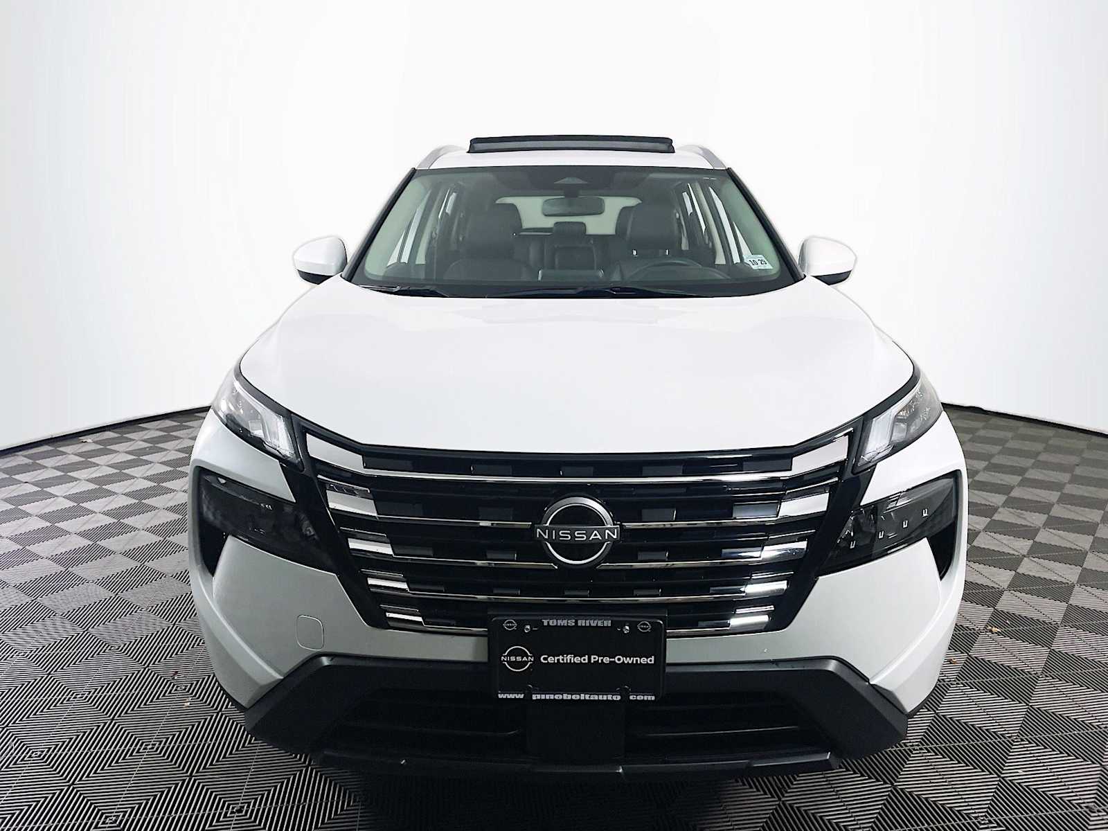 2024 Nissan Rogue SV photo 2