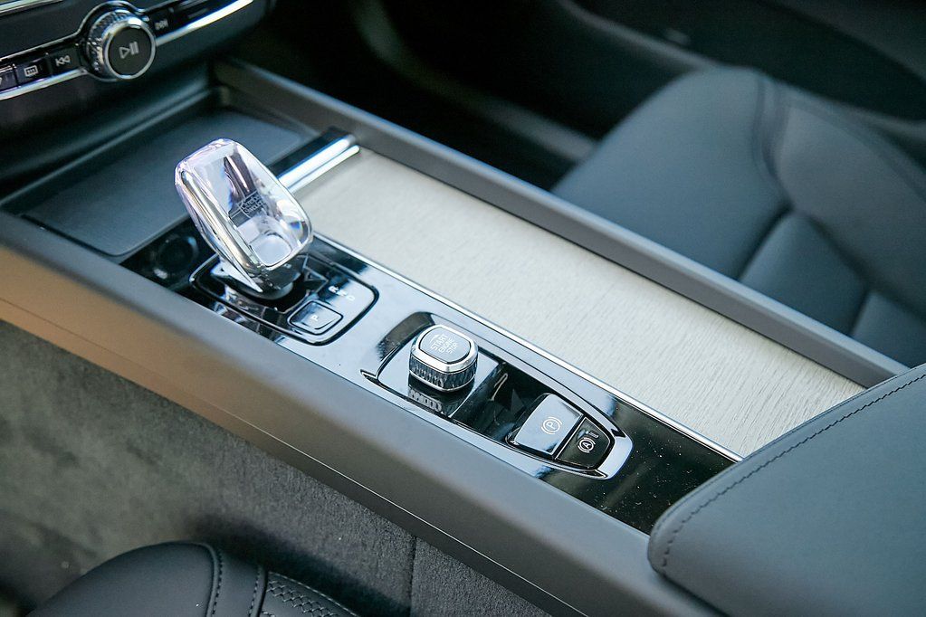 2026 VOLVO XC60 - Image 17