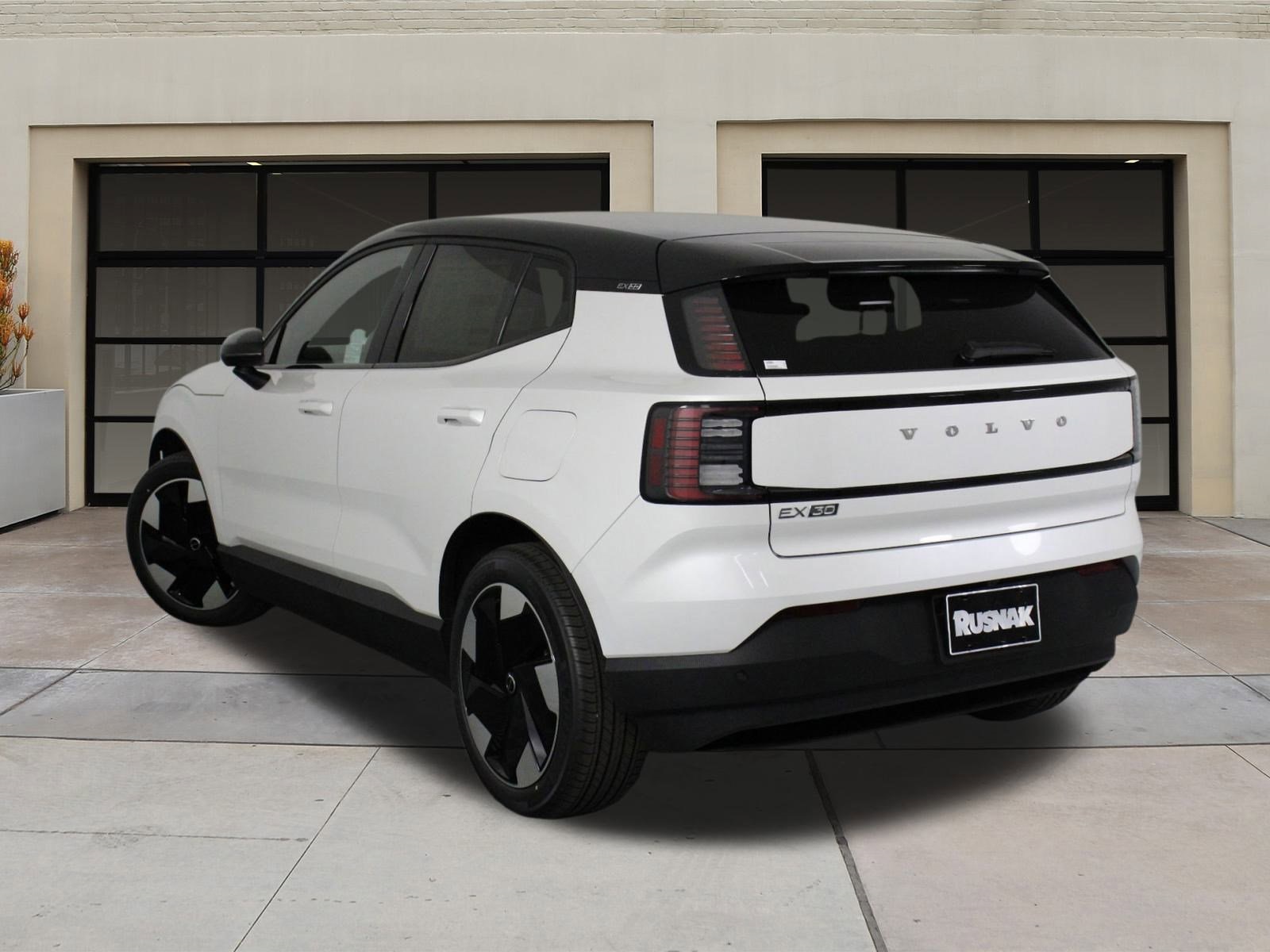 2025 Volvo EX30 Plus photo 2