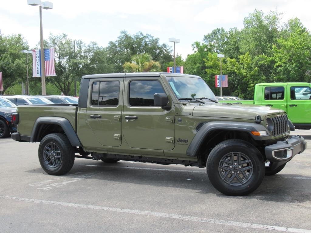 2025 Jeep Gladiator Sport S photo 2