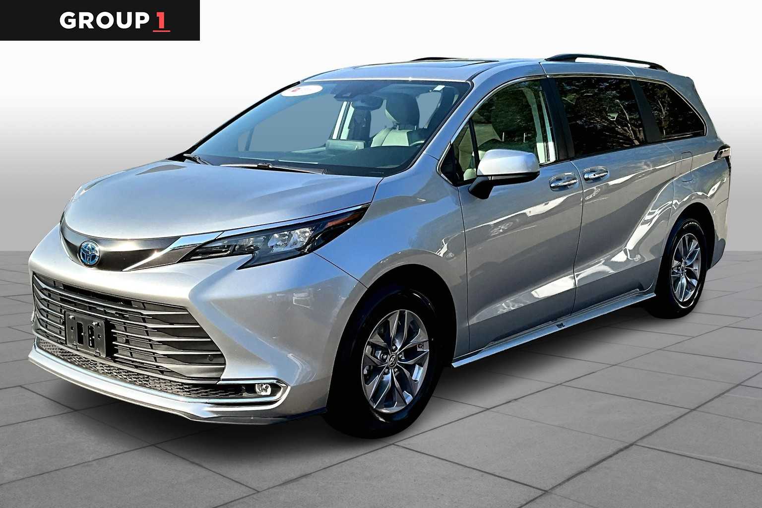 Certified Pre-Owned 2024 Toyota Sienna XLE FWD 8-Passenger in - Main Image