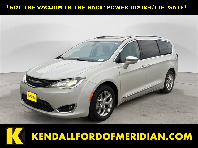 2017 Chrysler Pacifica Limited's photo