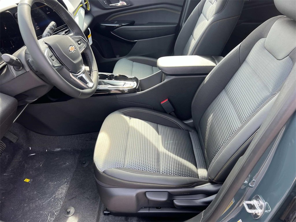 2025 Chevrolet Trax LT photo 10