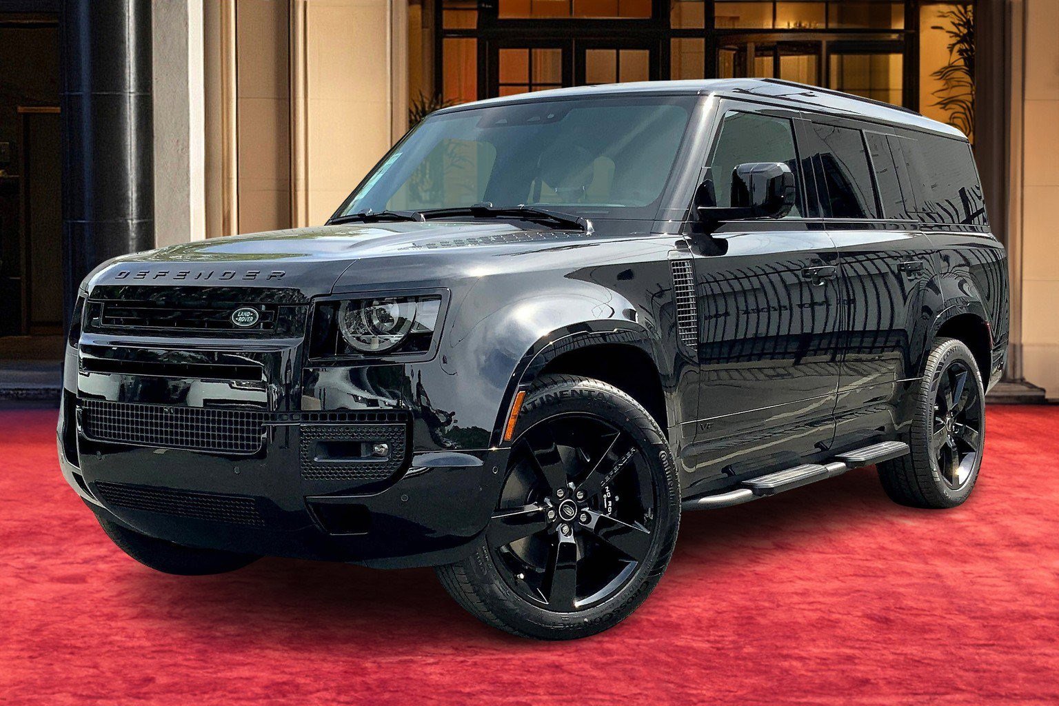 2025 Land Rover Defender V8's photo