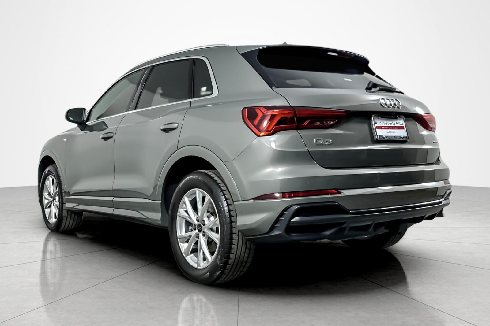 2022 Audi Q3 S line Premium Plus 45 TFSI photo 3