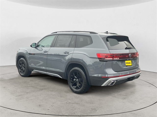 2026 Volkswagen Atlas Peak Edition SE photo 2