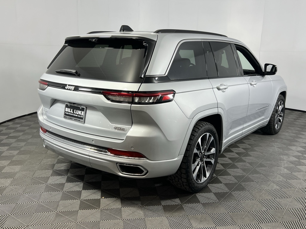 2024 Jeep Grand Cherokee Overland photo 2
