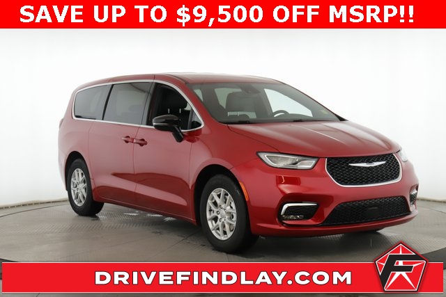 2026 Chrysler Pacifica Select's photo