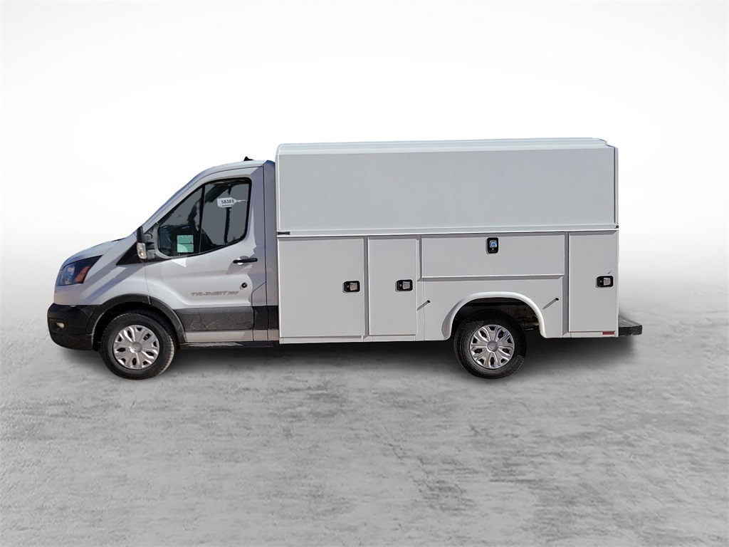 2024 Ford Transit Cutaway photo 2