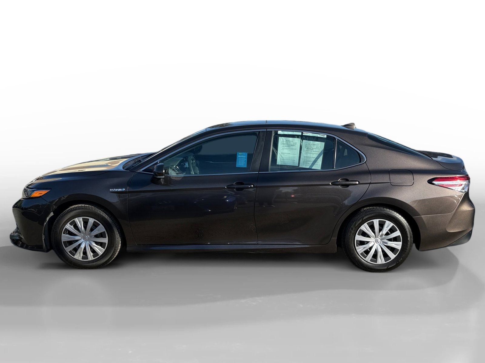 2020 Toyota Camry Hybrid LE photo 2