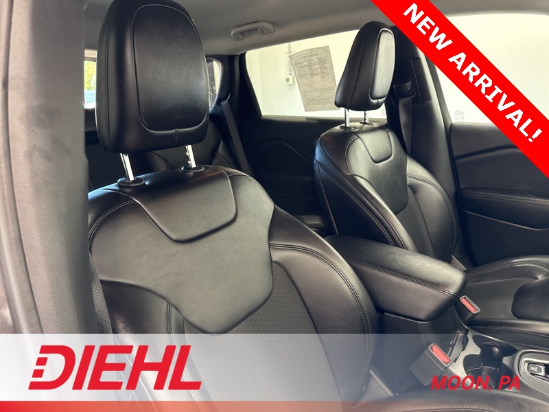 2019 Jeep Cherokee Altitude photo 12