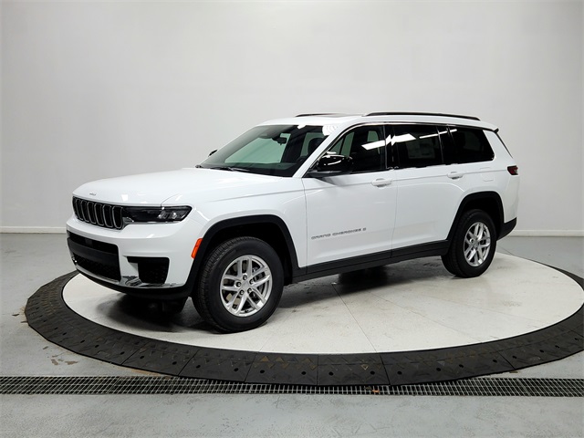 2025 Jeep Grand Cherokee Laredo X photo 3