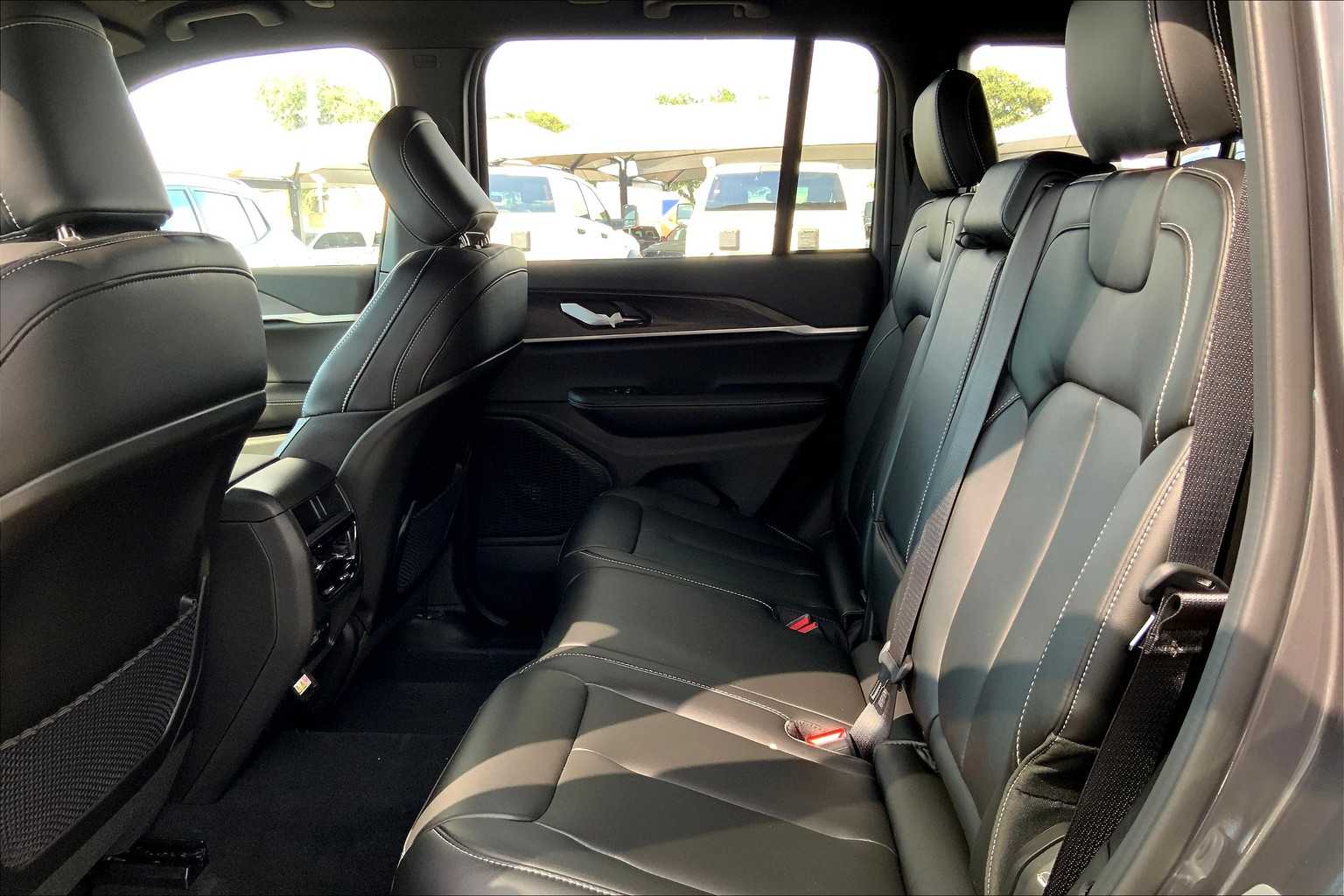 2025 Jeep Grand Cherokee Limited photo 15