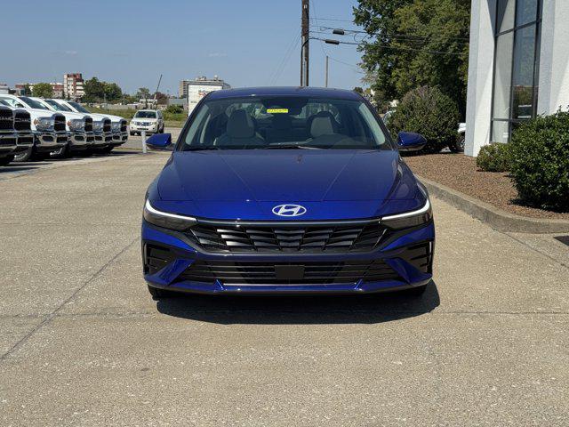 2025 Hyundai Elantra Limited photo 11