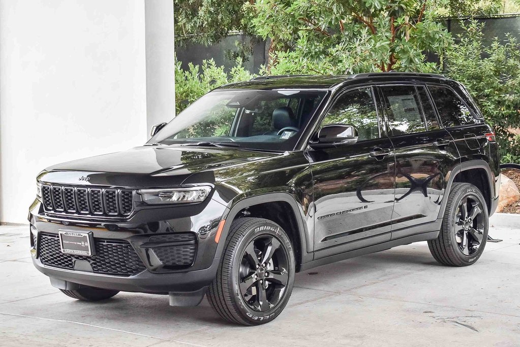 2025 Jeep Grand Cherokee Altitude X photo 3