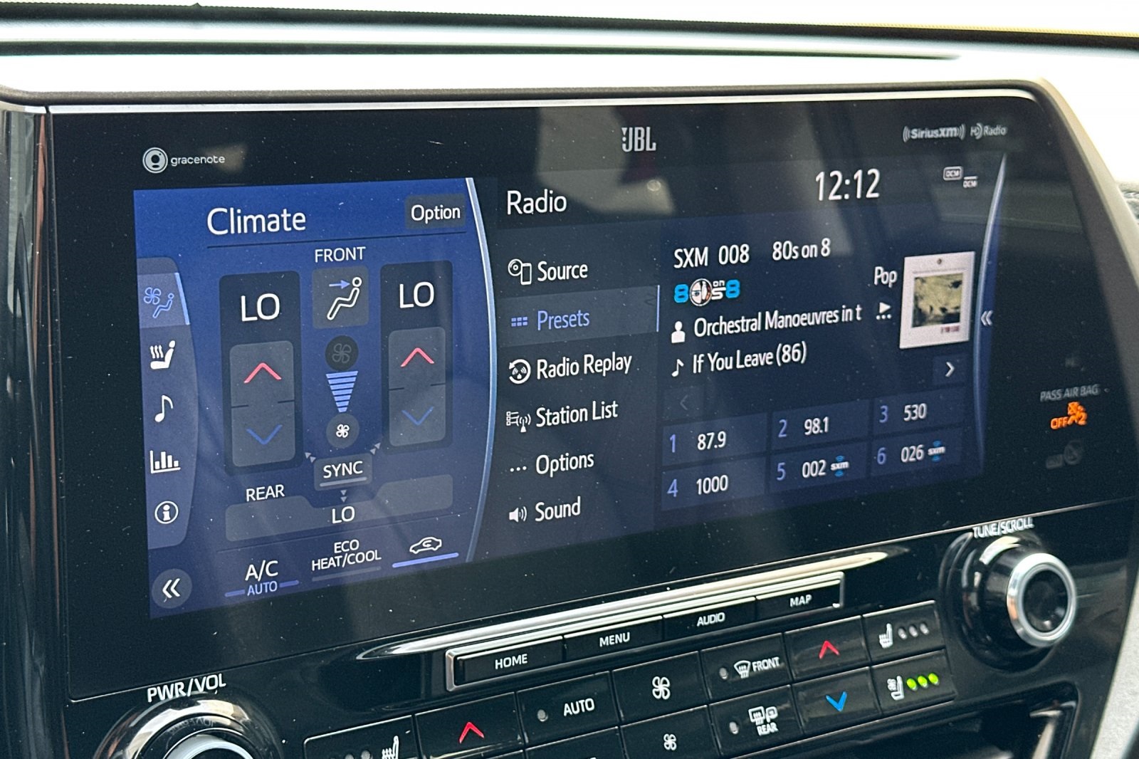 2022 Toyota Highlander Hybrid Limited photo 17