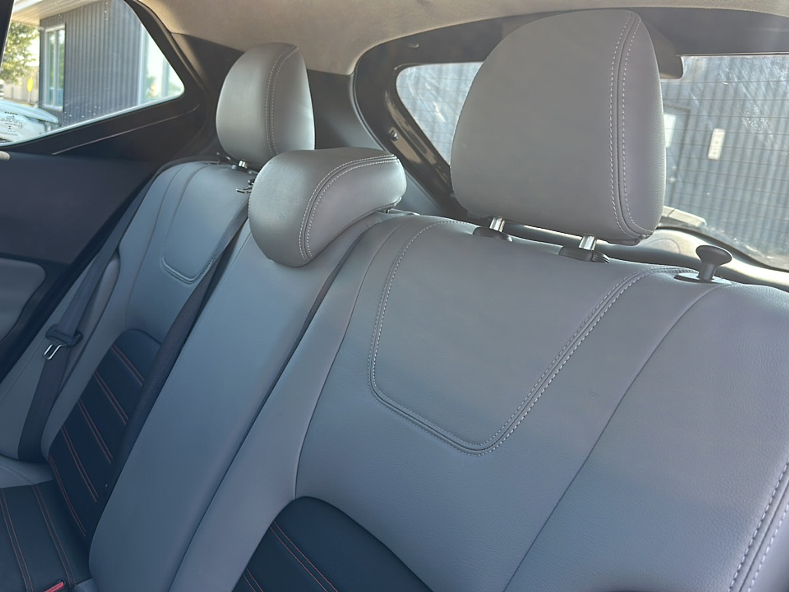 2024 Nissan Kicks SR photo 5