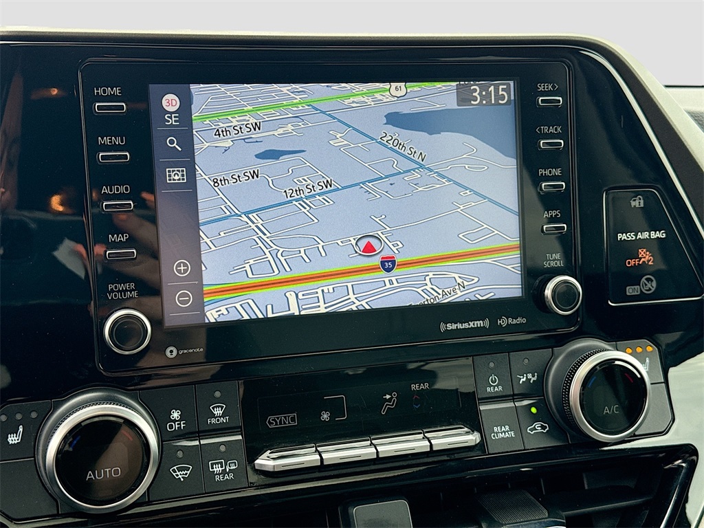 2021 Toyota Highlander XLE photo 11