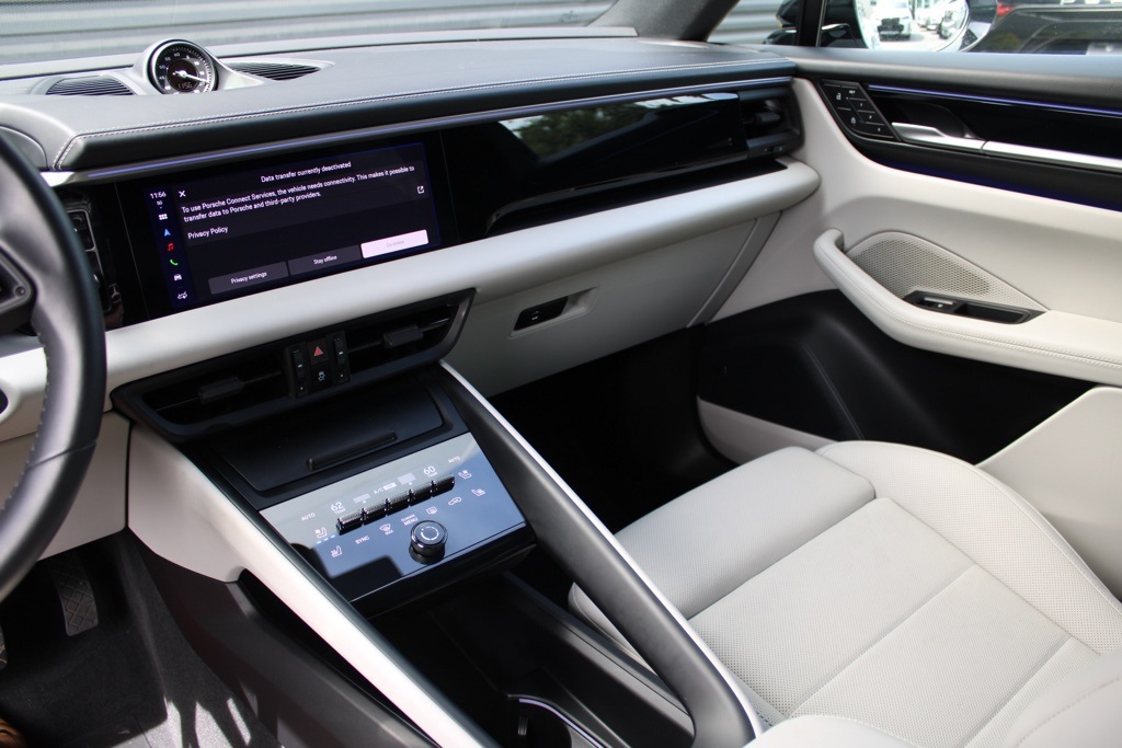 2024 Porsche Macan Electric 4 photo 26