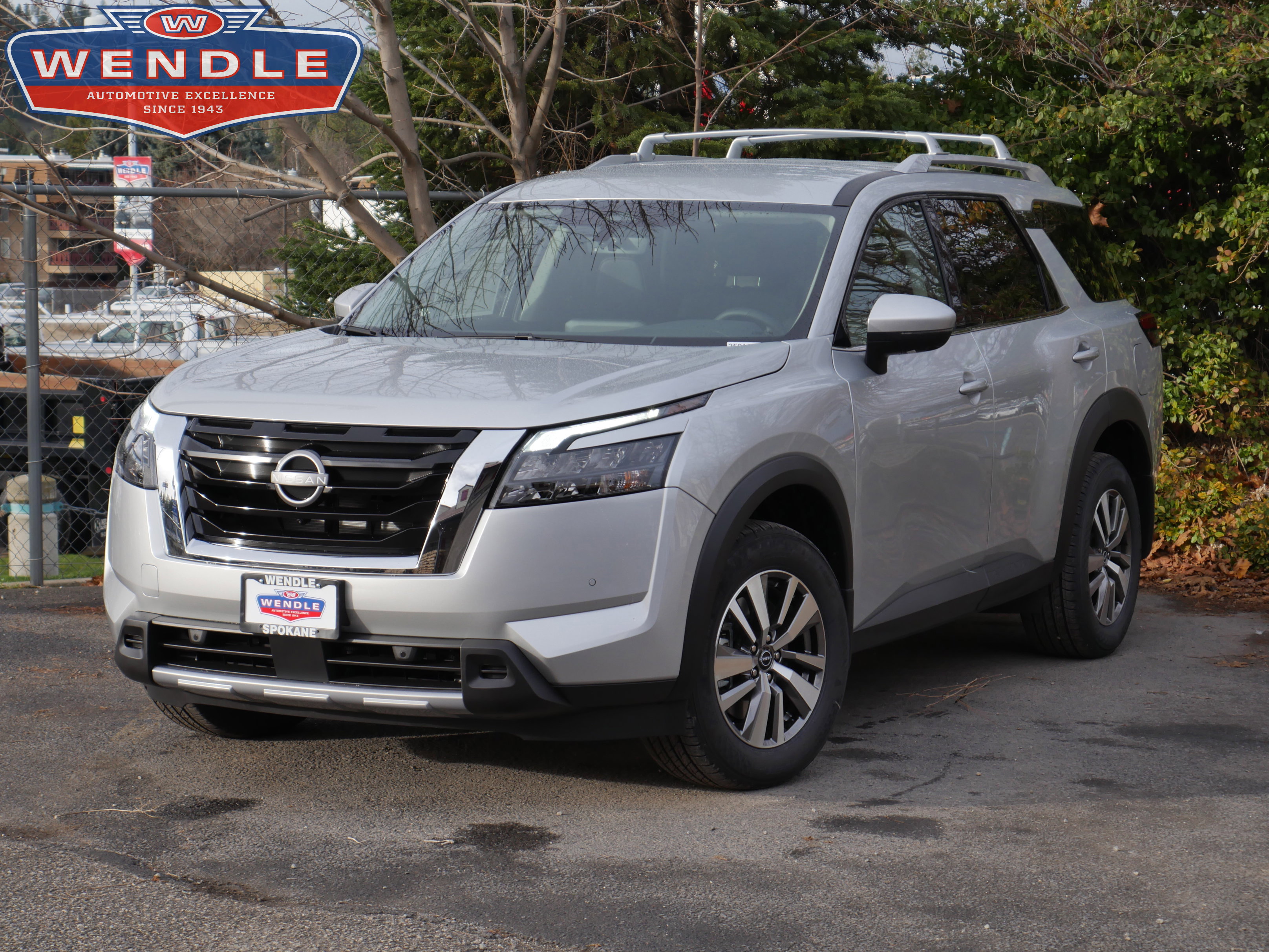 2025 Nissan Pathfinder SL's photo