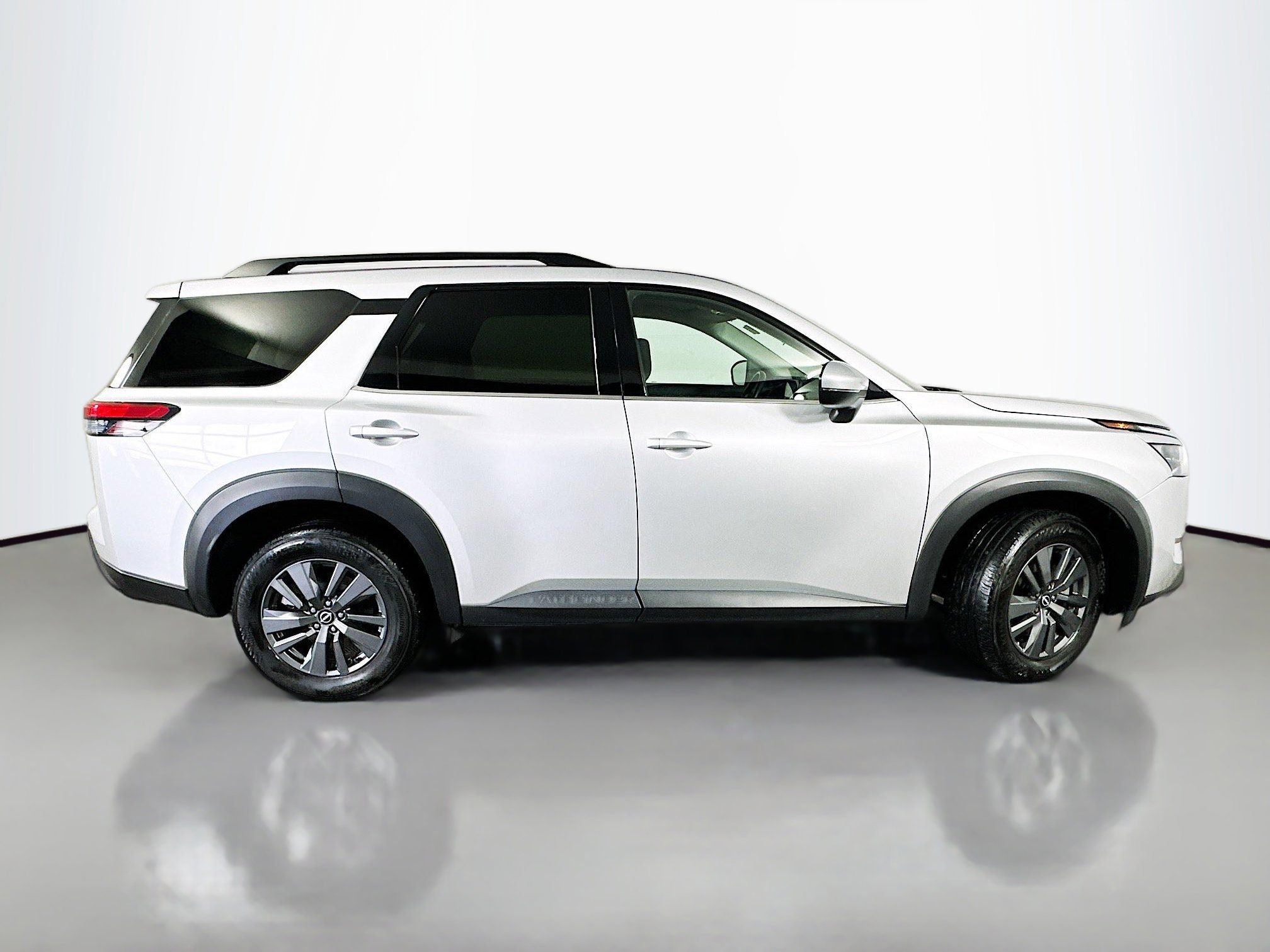 2023 Nissan Pathfinder SV photo 8