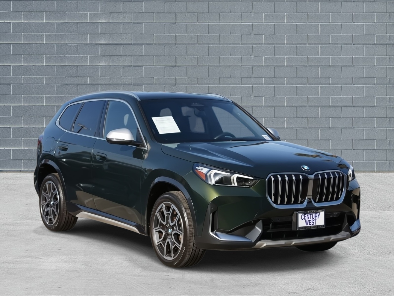 2024 BMW X1 28i's photo