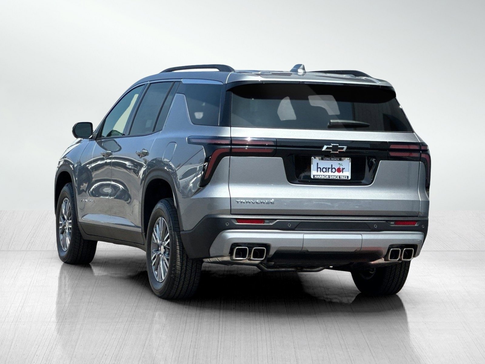 2025 Chevrolet Traverse photo 2