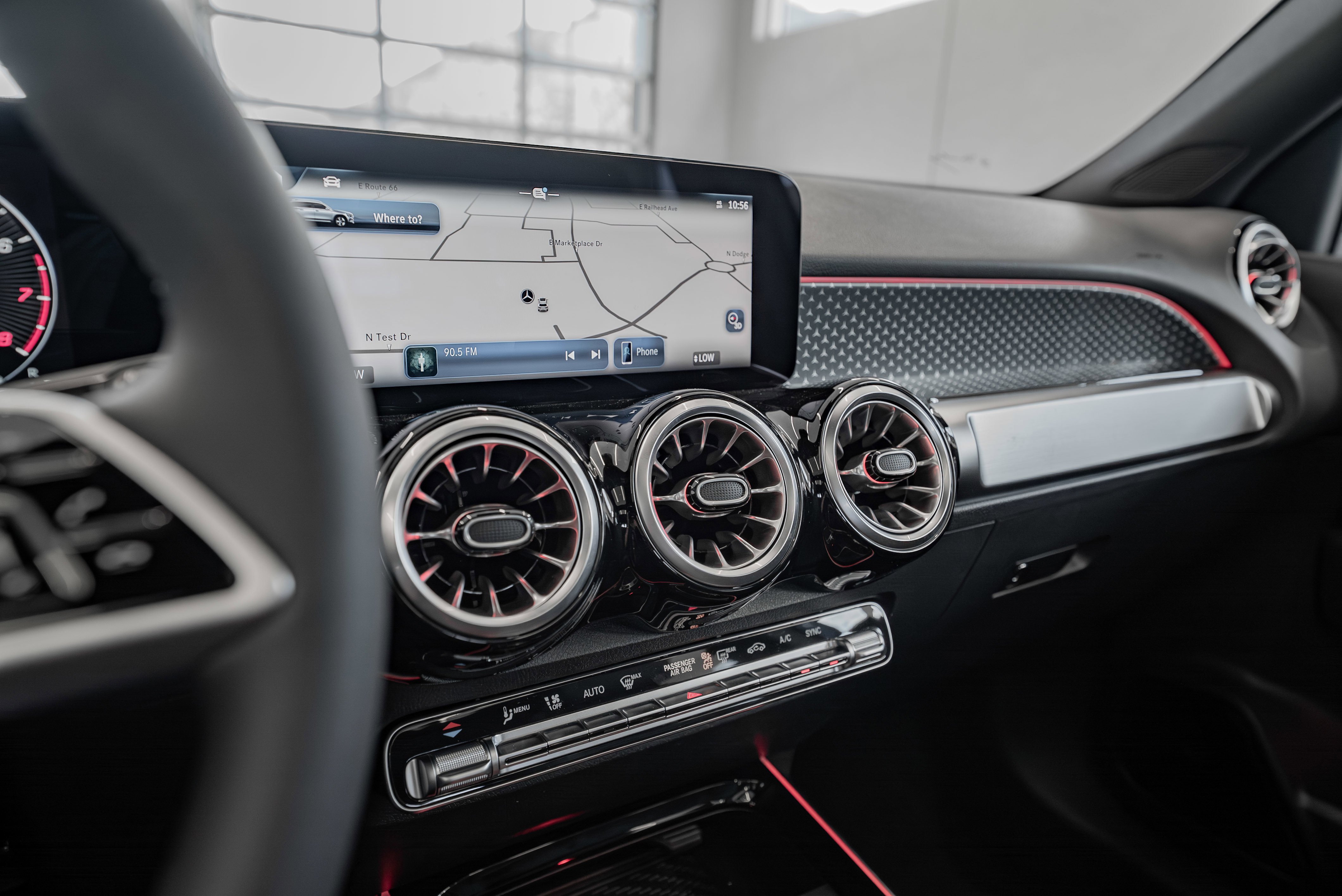 2025 Mercedes Benz GLB 250 photo 6