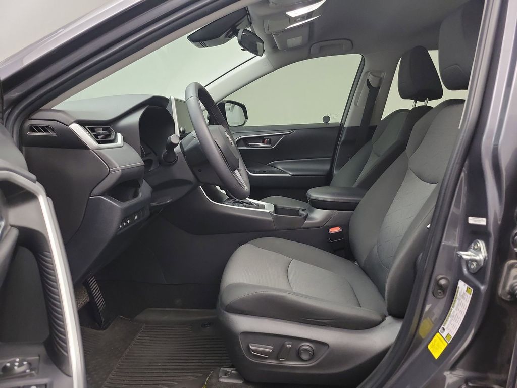 2023 Toyota RAV4 XLE photo 4