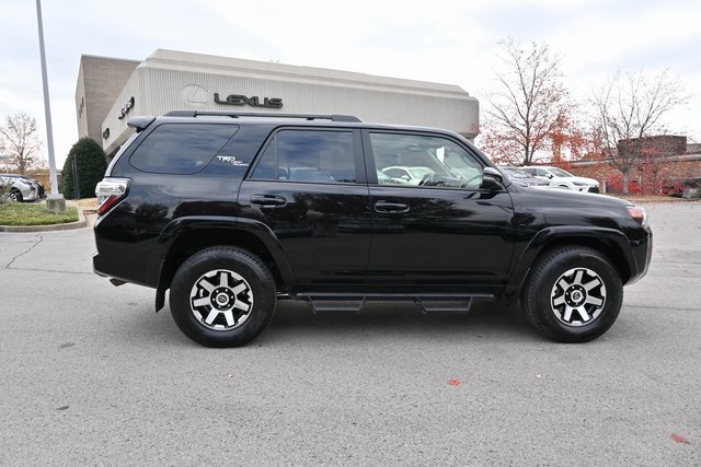 2020 Toyota 4Runner Premium TRD Off-Road photo 2