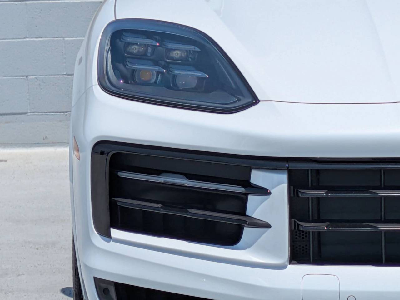 2025 Porsche Cayenne Base photo 8