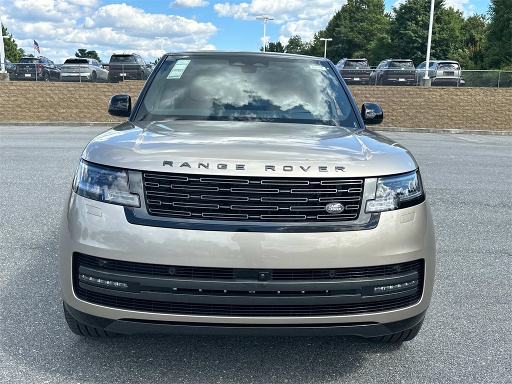 2025 Land Rover Range Rover SE photo 9