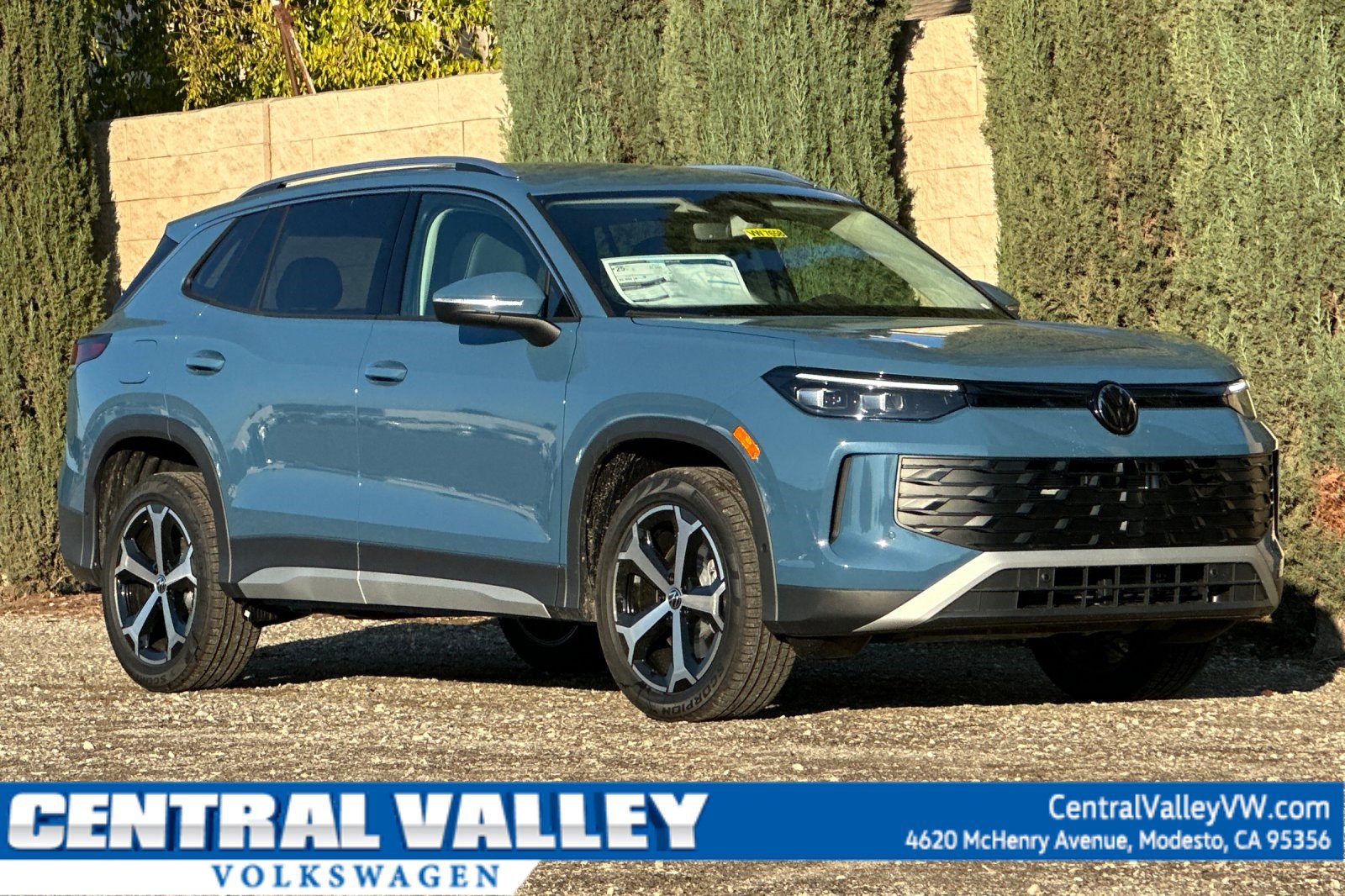 2026 Volkswagen Tiguan SE's photo