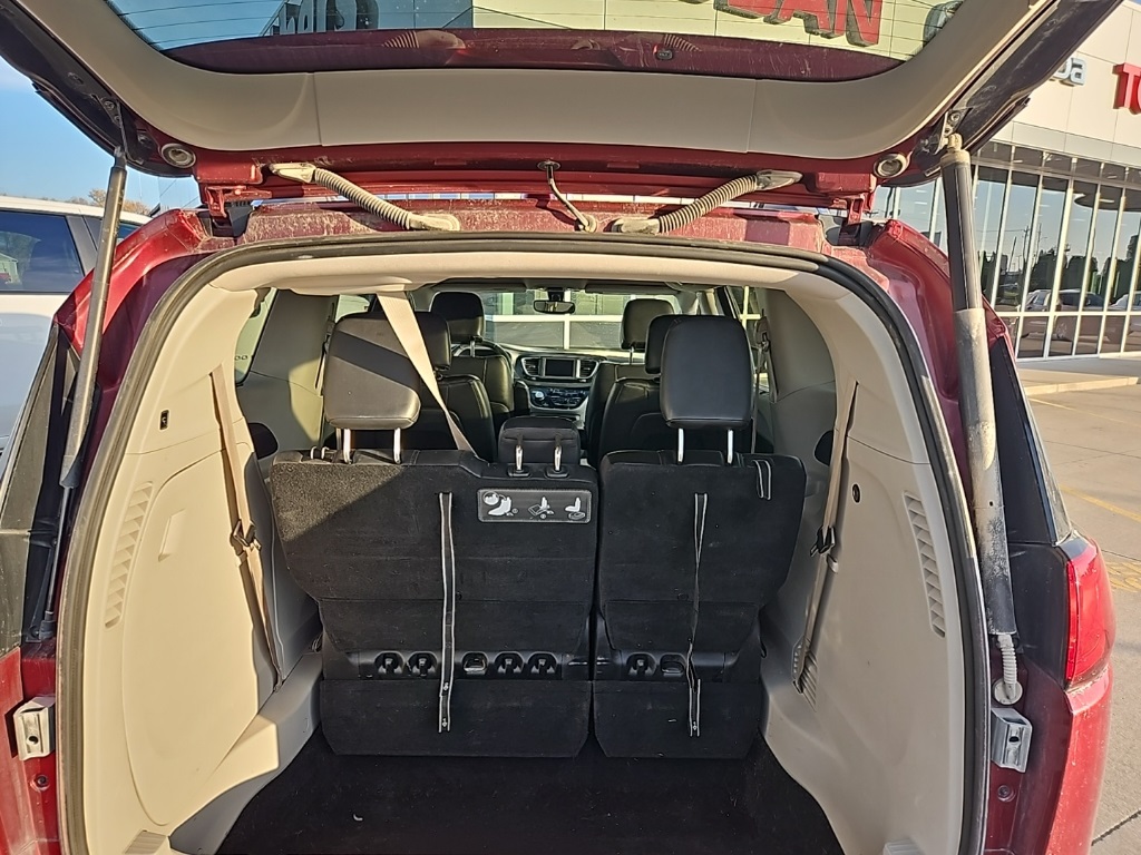 2020 Chrysler Pacifica Touring L photo 4