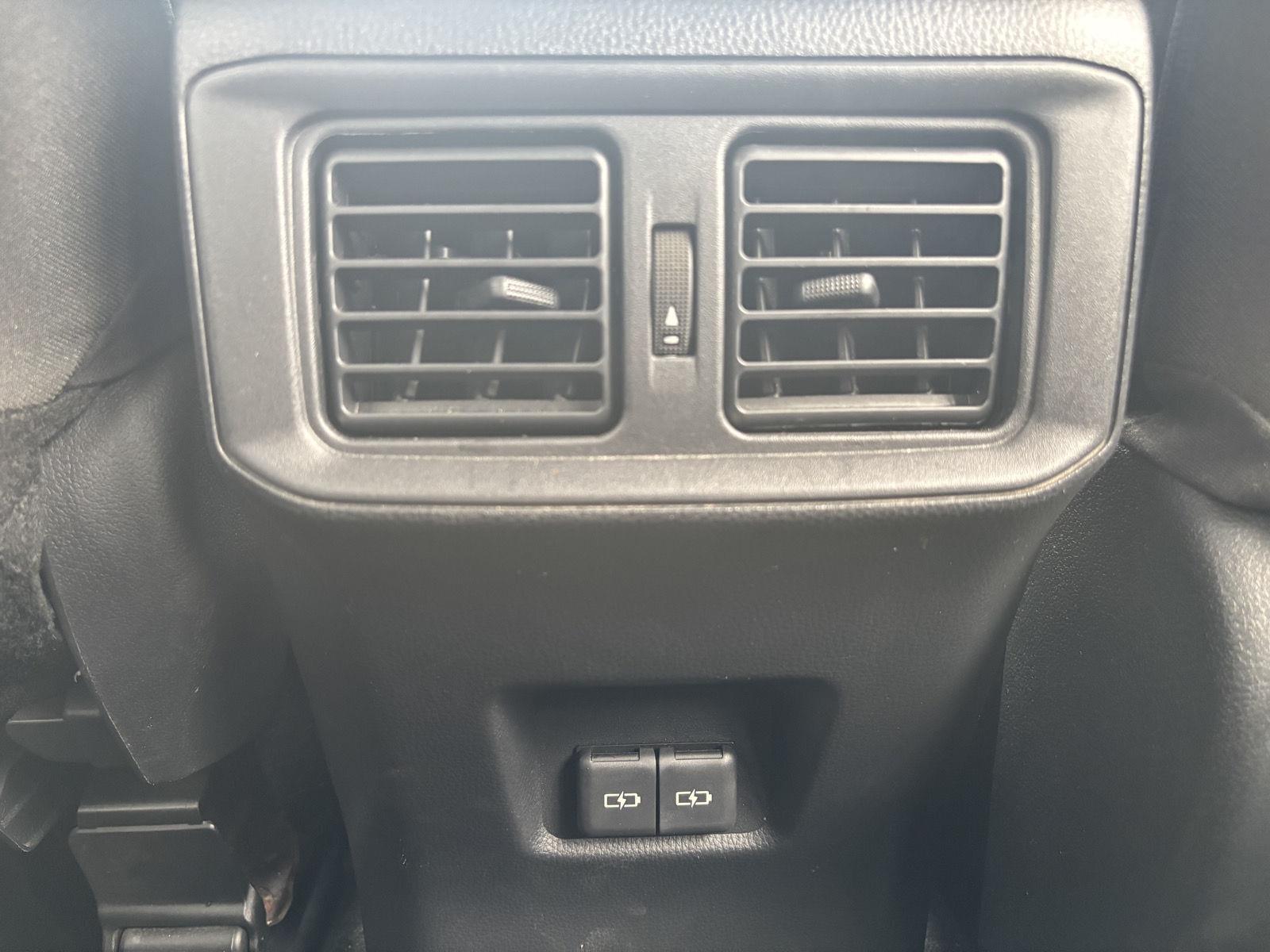 2023 Toyota RAV4 XLE photo 18