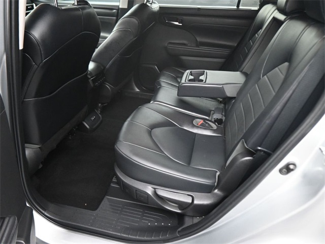 2022 Toyota Highlander XLE photo 15