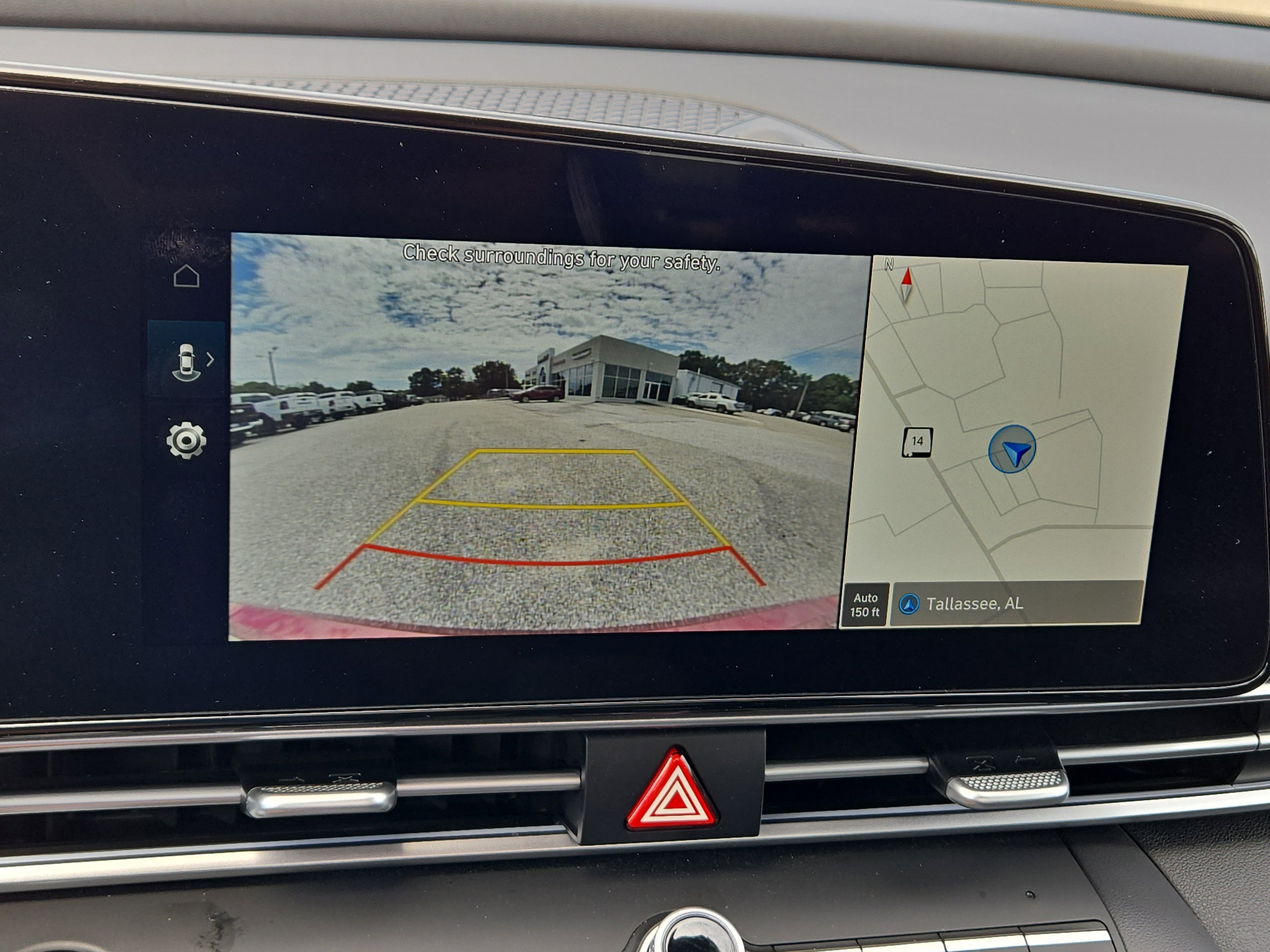 2025 Hyundai Elantra SEL Convenience photo 3