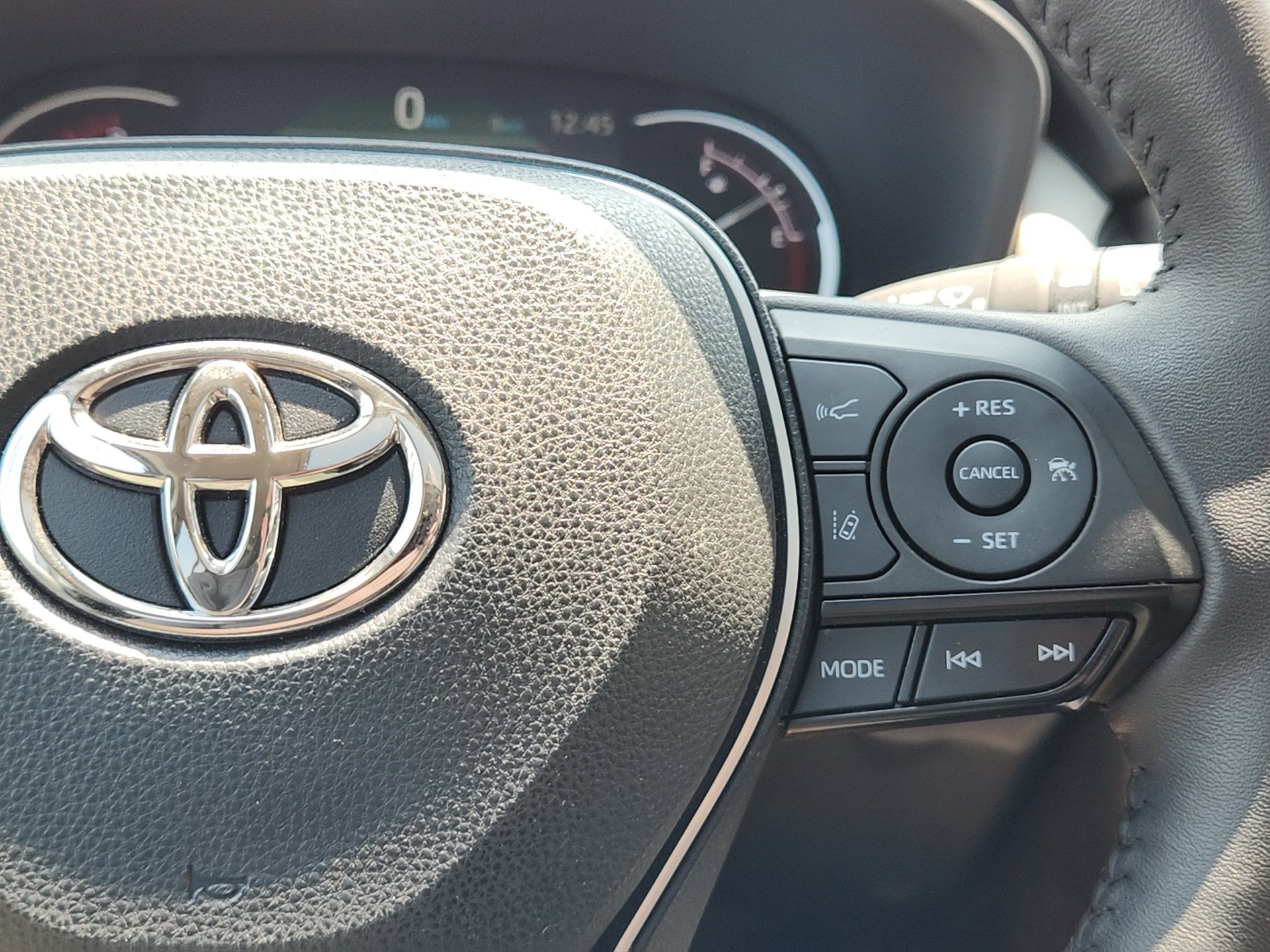 2024 Toyota RAV4 XLE photo 16