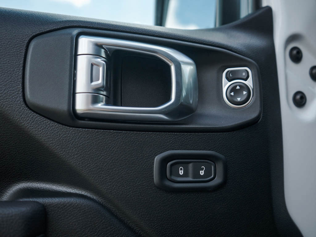 2025 Jeep Wrangler Willys photo 16