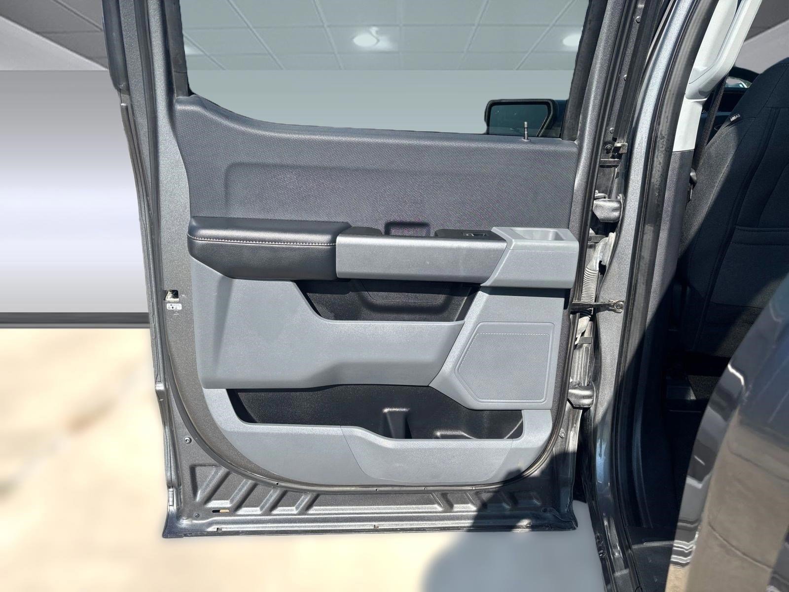 2022 Ford F-150 XLT photo 22