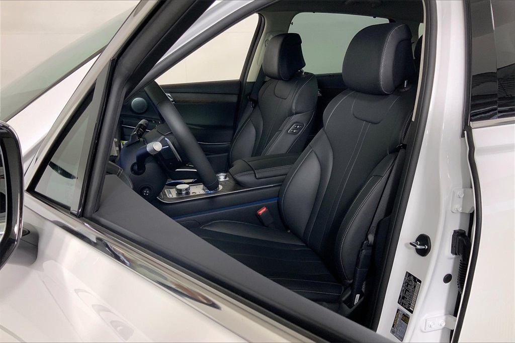2025 Genesis GV80 2.5T Advanced AWD photo 7