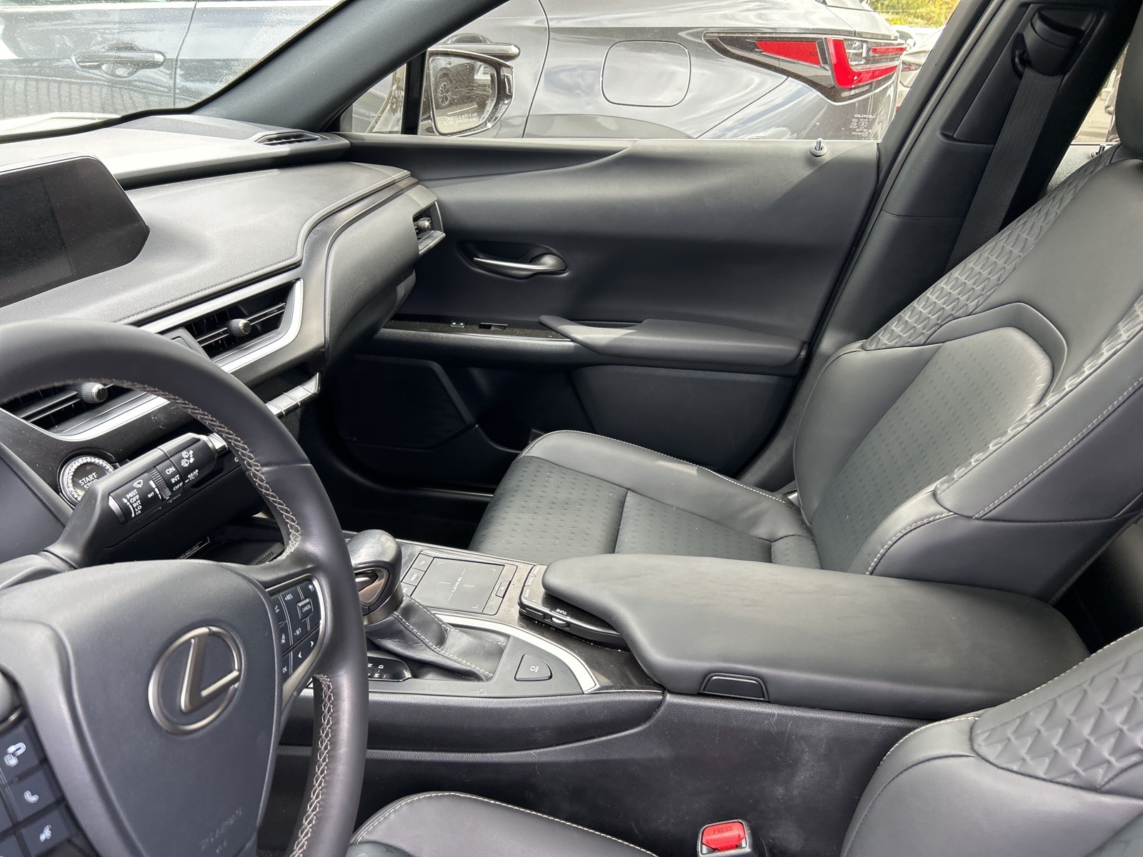 2022 Lexus UX 200 photo 5