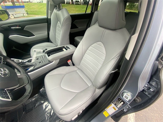 2022 Toyota Highlander XLE photo 3
