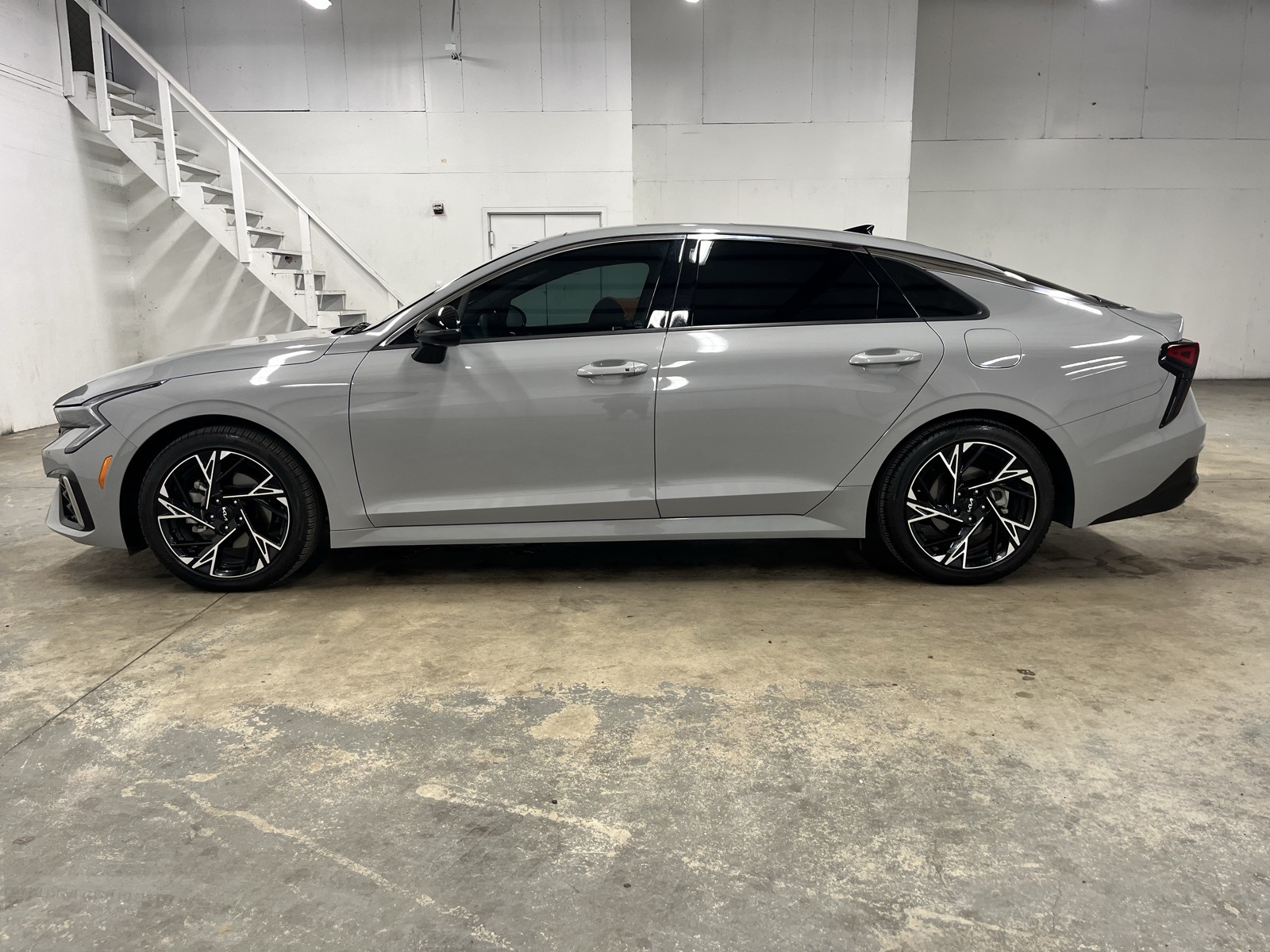 2025 Kia K5 GT-Line photo 4