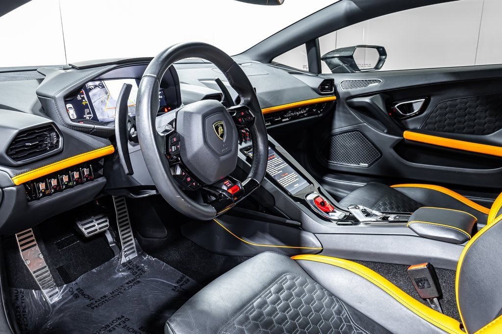 2022 Lamborghini Huracan Evo Coupe photo 4